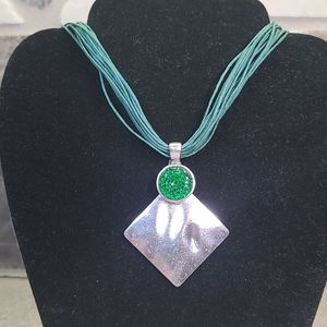 Diamond Pendant Sparkle GREEN/silver tone